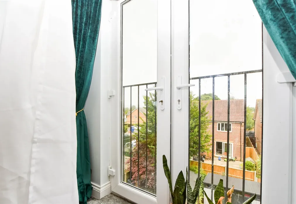 Bedroom 1 - Wyecliffe Gardens, Merstham, Surrey - Wards of Kent