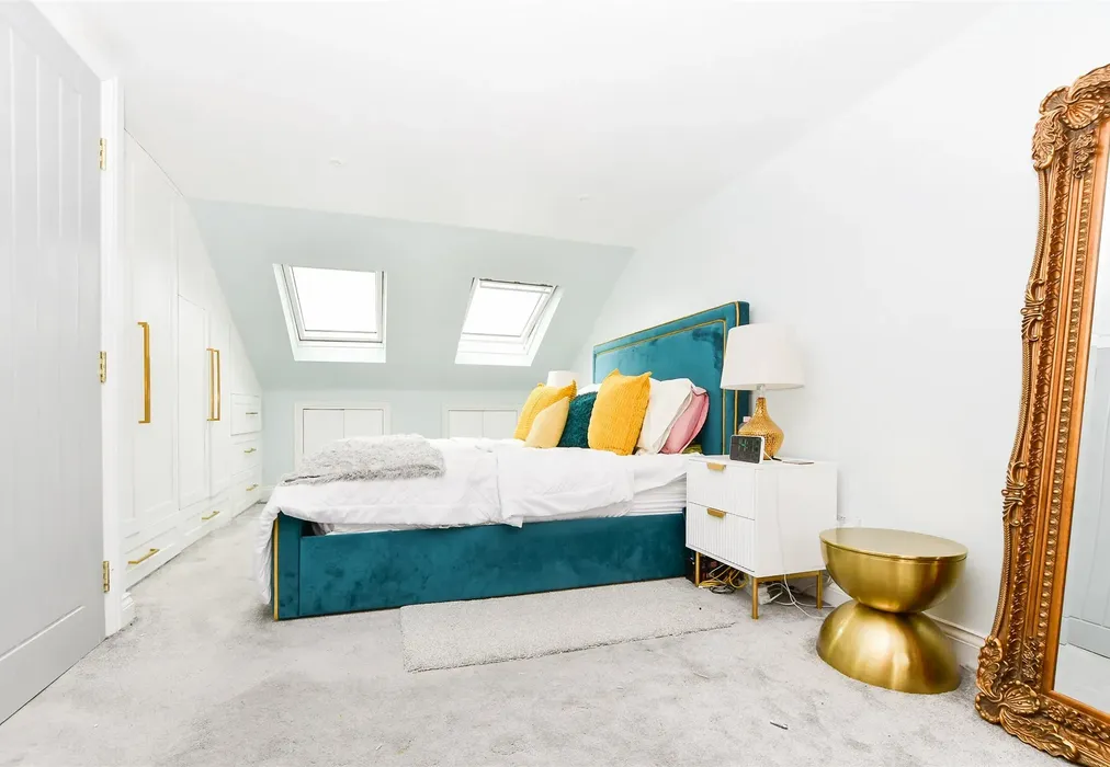 Bedroom 1 - Wyecliffe Gardens, Merstham, Surrey - Wards of Kent