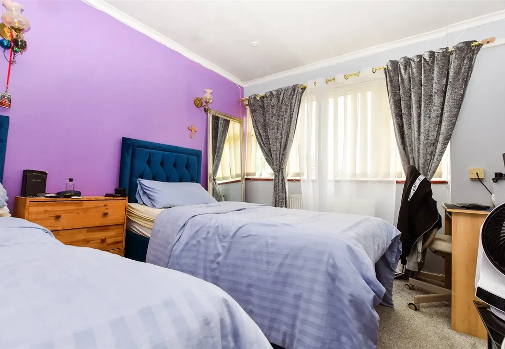 Bedroom 2 - Wyecliffe Gardens, Merstham, Surrey - Wards of Kent