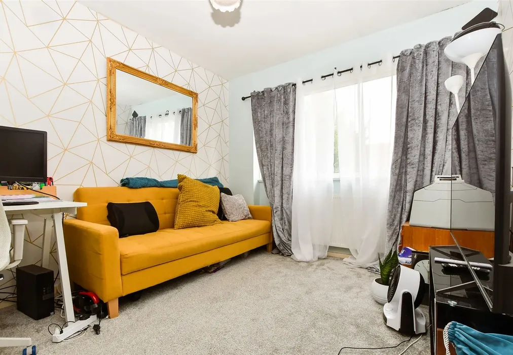Bedroom 3 - Wyecliffe Gardens, Merstham, Surrey - Wards of Kent