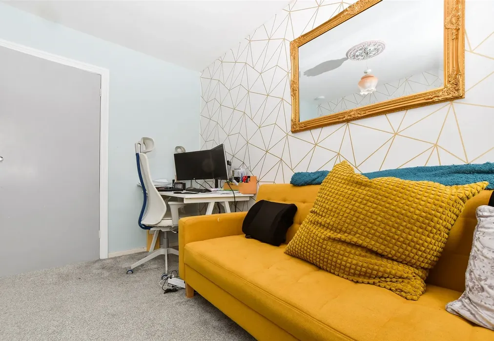 Bedroom 3 - Wyecliffe Gardens, Merstham, Surrey - Wards of Kent