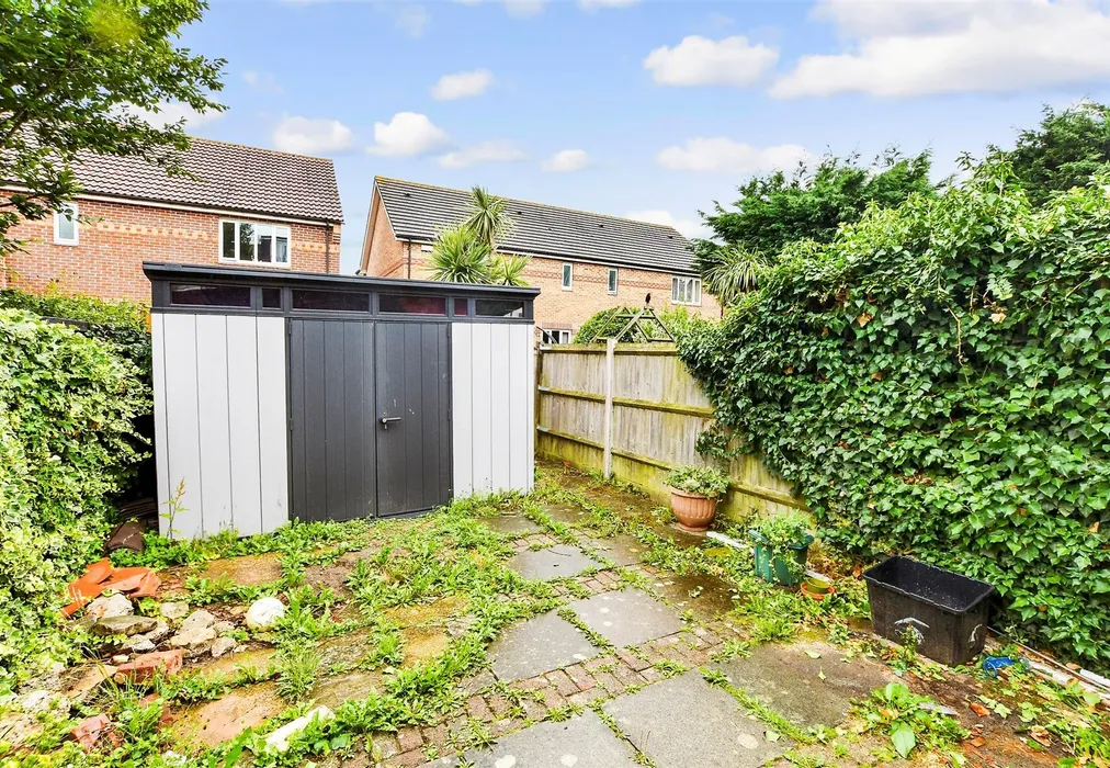 Rear Garden - Wyecliffe Gardens, Merstham, Surrey - Wards of Kent