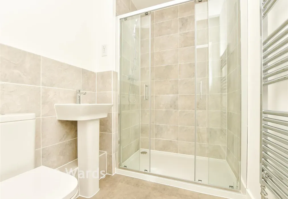 En Suite - Red House, Liberty View, Old Ashford Road, Lenham, Maidstone, Kent - Wards of Kent