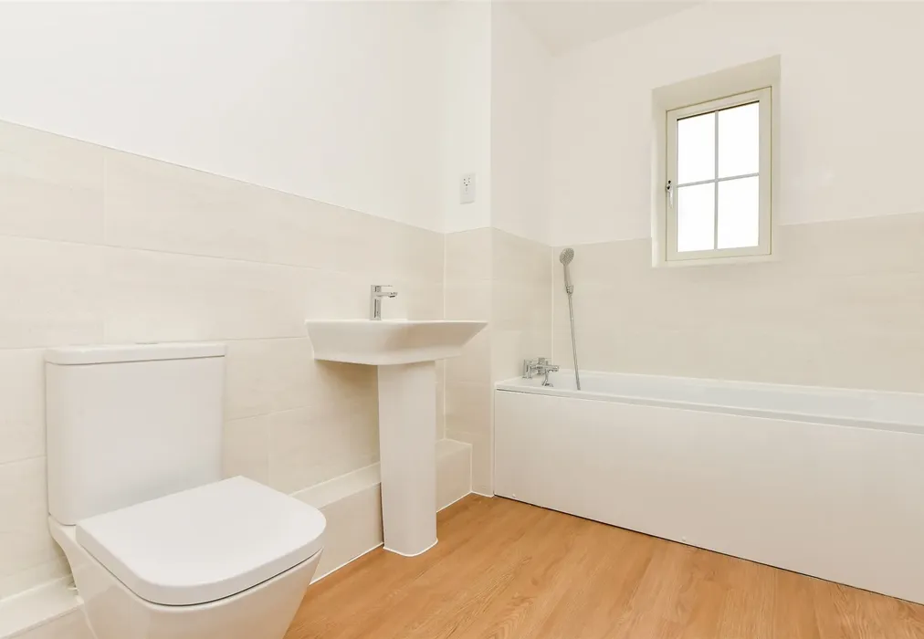 Bathroom - Red House, Liberty View, Old Ashford Road, Lenham, Maidstone, Kent - Wards of Kent
