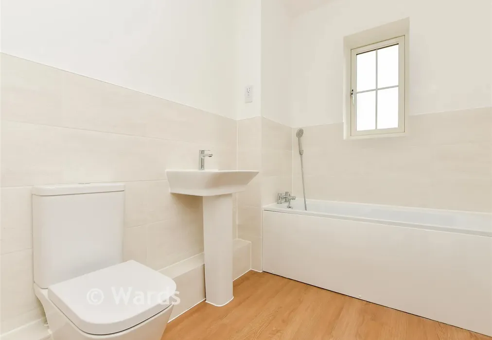 Bathroom - Red House, Liberty View, Old Ashford Road, Lenham, Maidstone, Kent - Wards of Kent