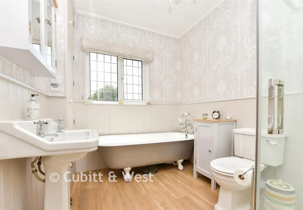 Bathroom - Highlands Avenue, Ridgewood, Uckfield, East Sussex - Wards of Kent