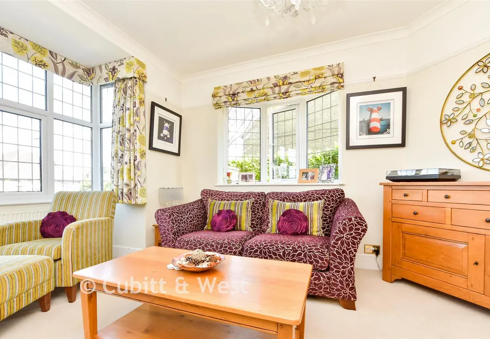 Family Room - Highlands Avenue, Ridgewood, Uckfield, East Sussex - Wards of Kent