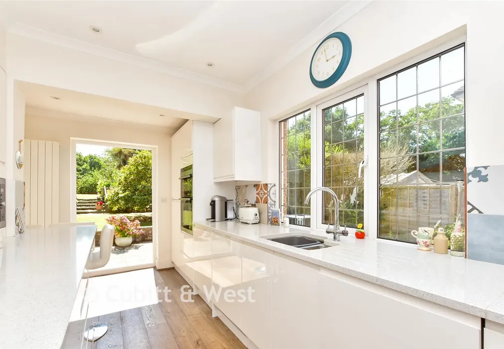 Kitchen - Highlands Avenue, Ridgewood, Uckfield, East Sussex - Wards of Kent