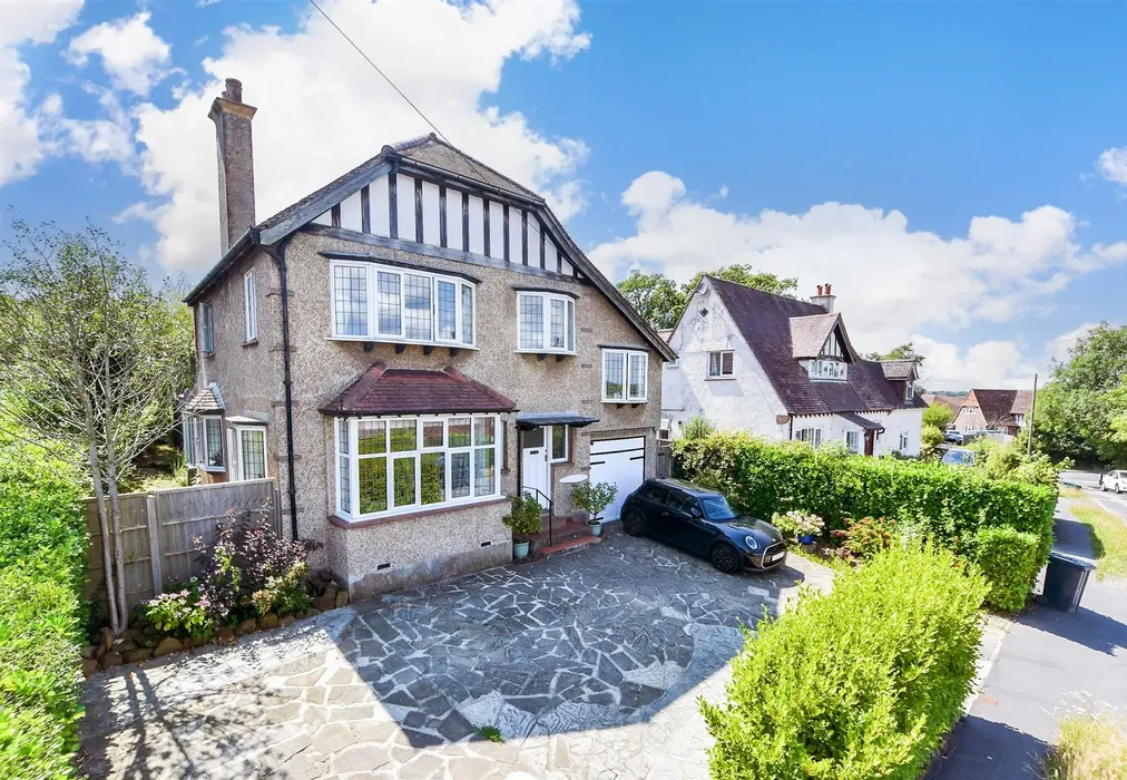 Front - Highlands Avenue, Ridgewood, Uckfield, East Sussex - Wards of Kent