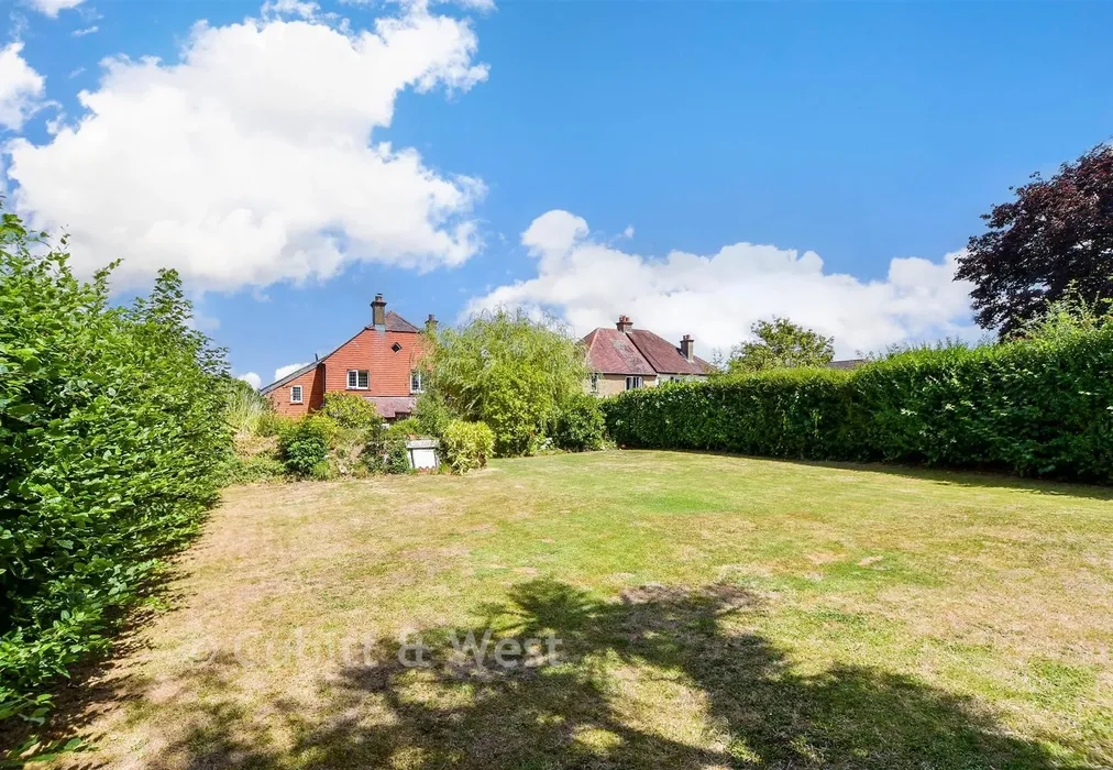 Rear Garden - Highlands Avenue, Ridgewood, Uckfield, East Sussex - Wards of Kent