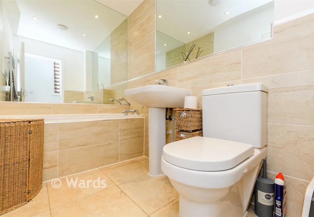 Bathroom - Chapel Drive, Dartford, Kent - Wards of Kent