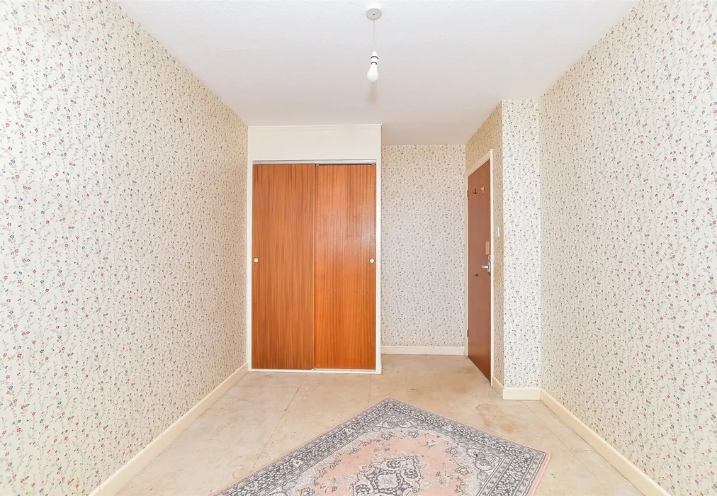 Bedroom 2 - Golden Ridge, Freshwater, Isle of Wight - Wards of Kent