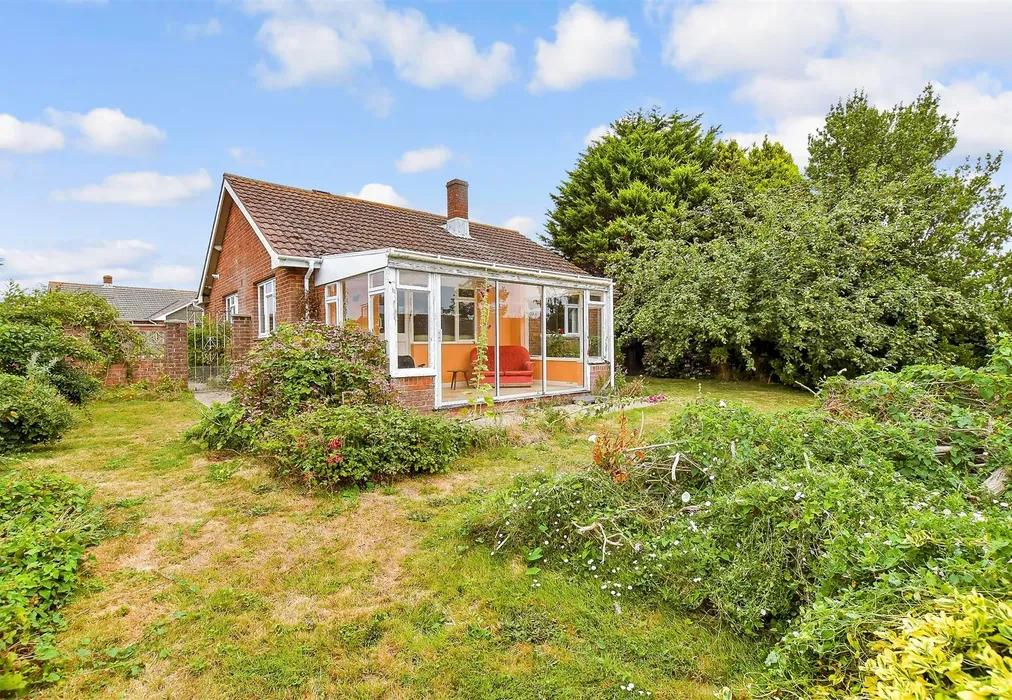 Rear Garden - Golden Ridge, Freshwater, Isle of Wight - Wards of Kent