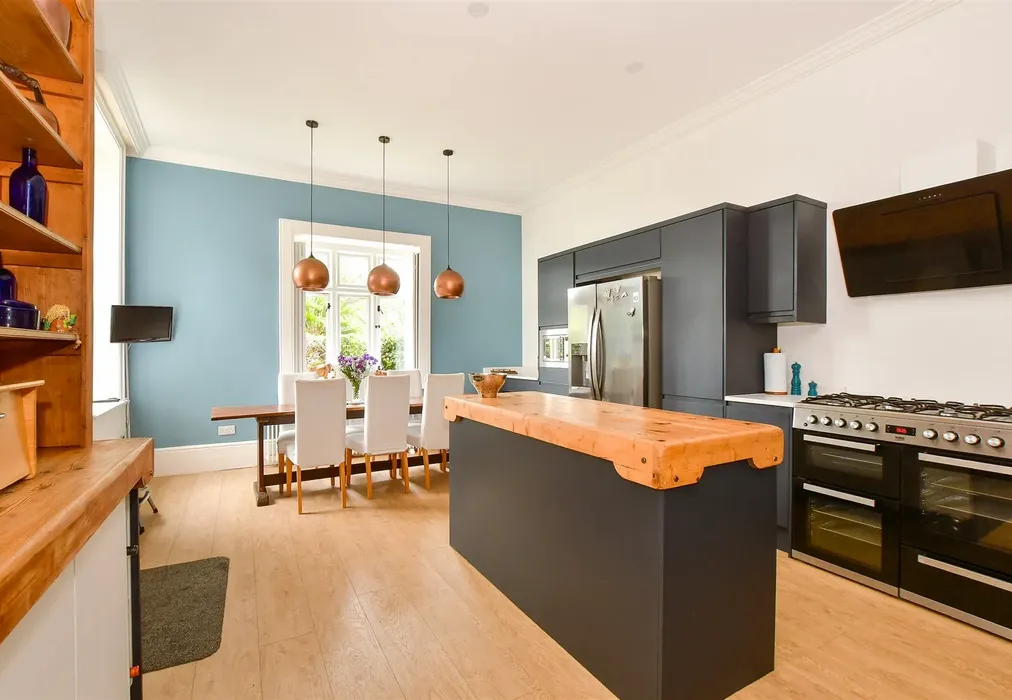 Kitchen - Quay Lane, Brading, Isle of Wight - Wards of Kent