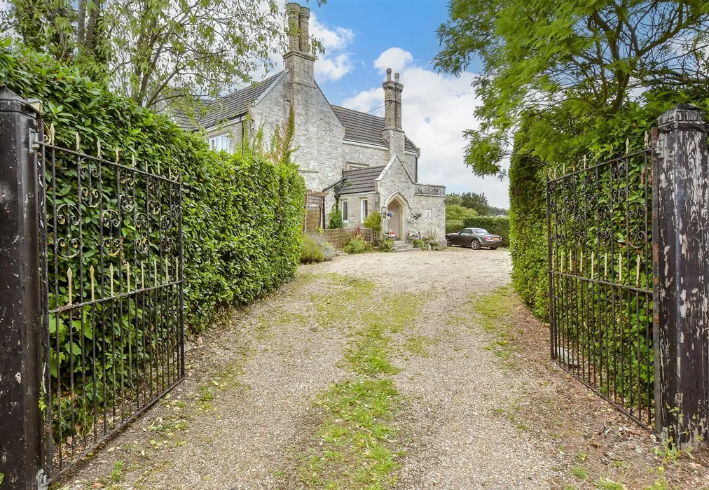 Driveway/Parking - Quay Lane, Brading, Isle of Wight - Wards of Kent