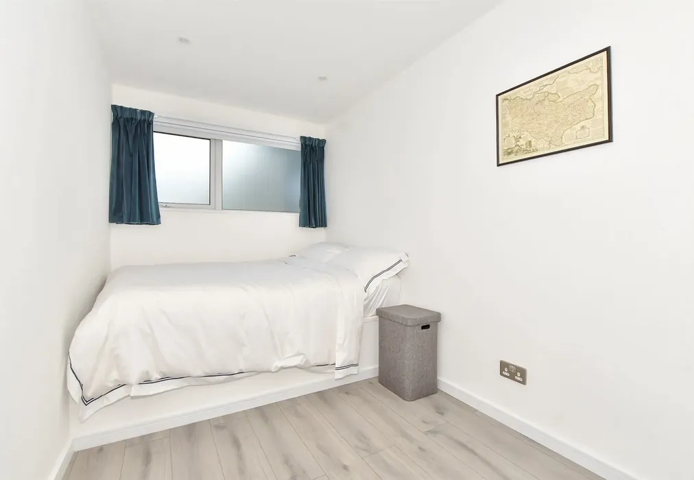 Bedroom 2 - The Leas, Folkestone, Kent - Wards of Kent