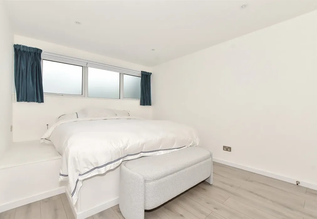 Bedroom 1 - The Leas, Folkestone, Kent - Wards of Kent