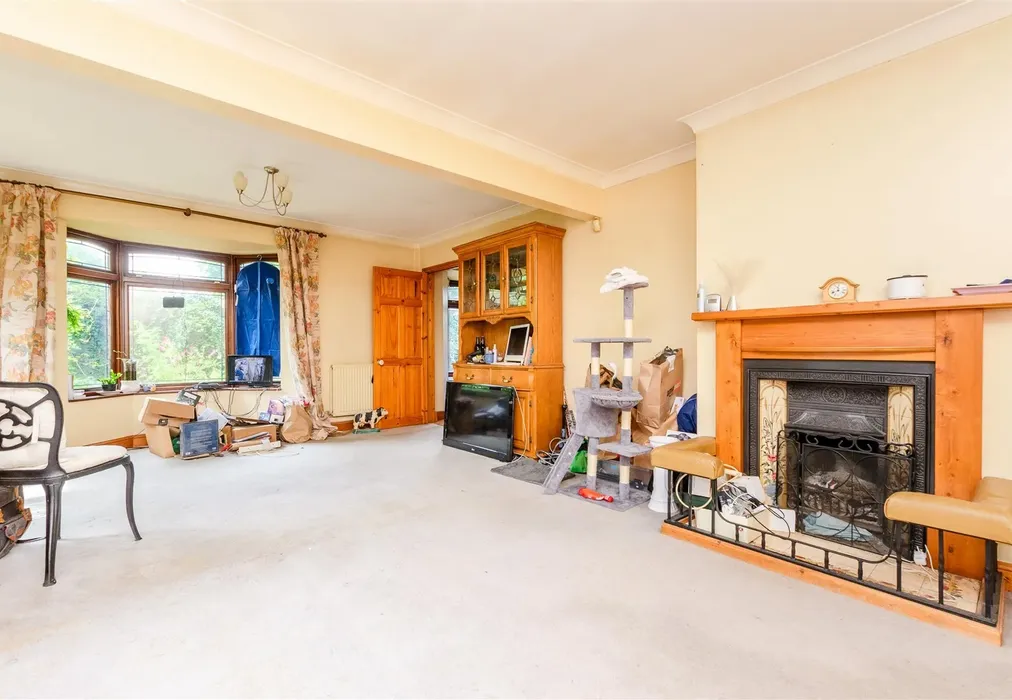 Lounge - Red Street, Southfleet, Gravesend, Kent - Wards of Kent