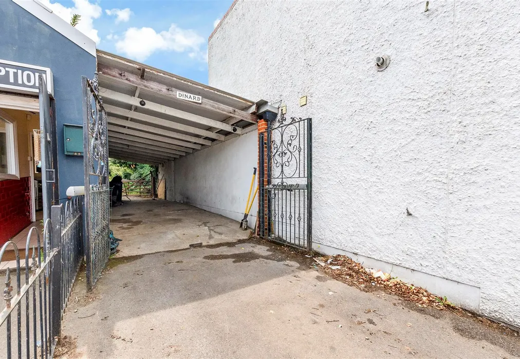 Driveway/Parking - Red Street, Southfleet, Gravesend, Kent - Wards of Kent