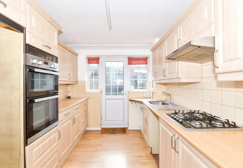 Kitchen - Willington Street, Maidstone, Kent - Wards of Kent
