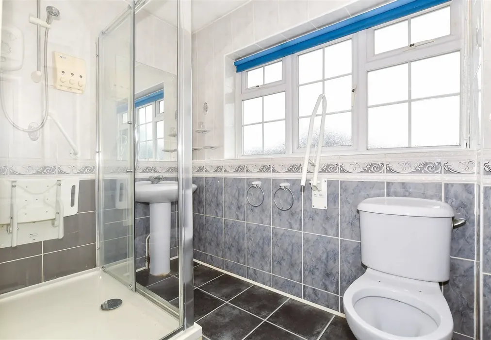 Shower Room - Willington Street, Maidstone, Kent - Wards of Kent