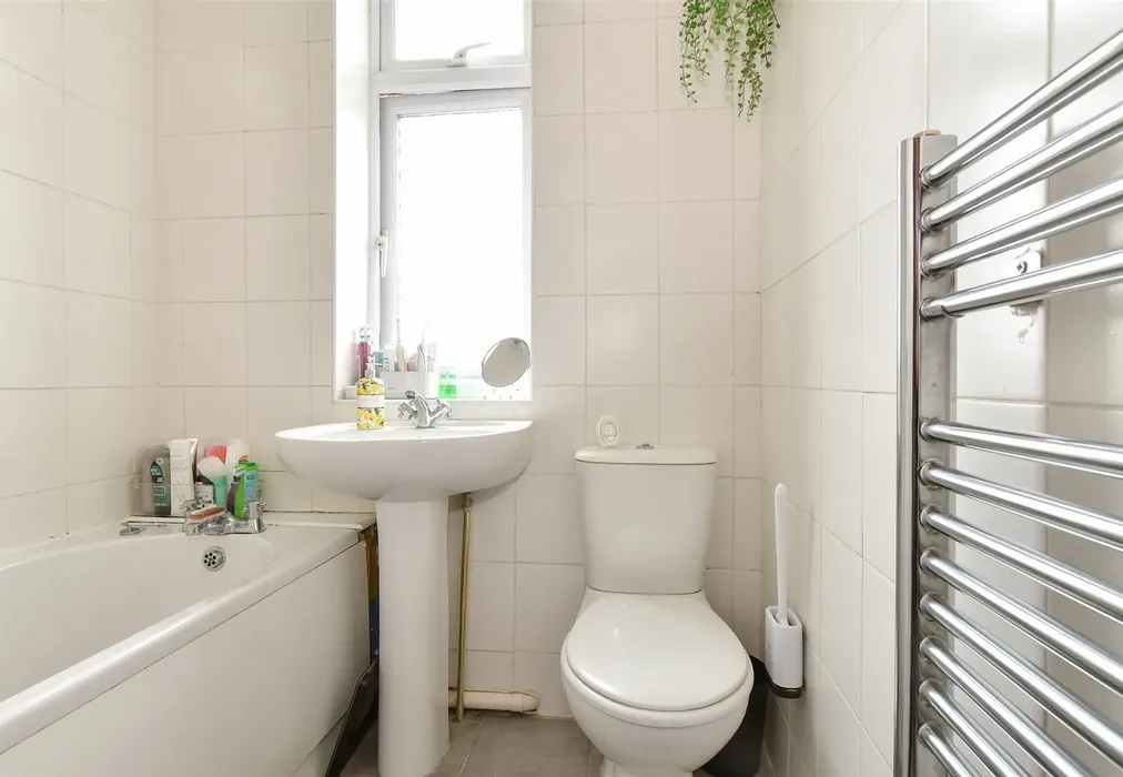Bathroom - Brenchley Road, Gillingham, Kent - Wards of Kent