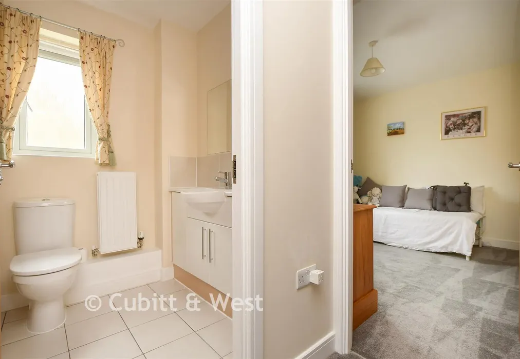 Landing - The Moors, Redhill, Surrey - Wards of Kent