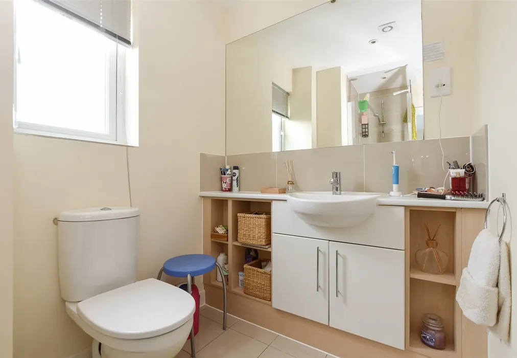 En-Suite Shower Room - The Moors, Redhill, Surrey - Wards of Kent