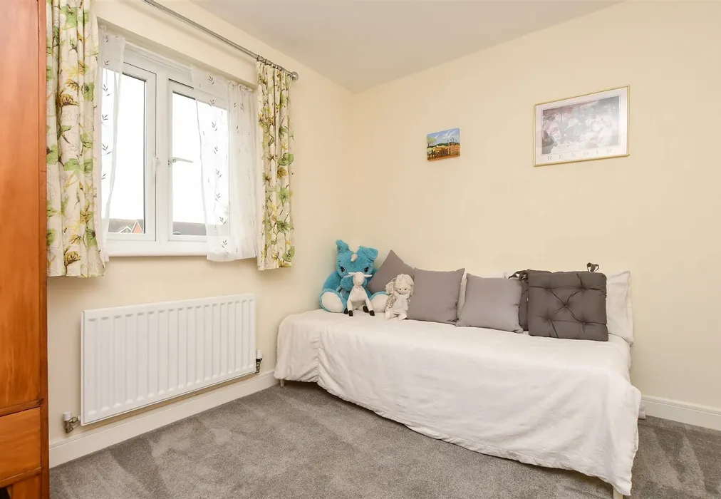 Bedroom 5 - The Moors, Redhill, Surrey - Wards of Kent