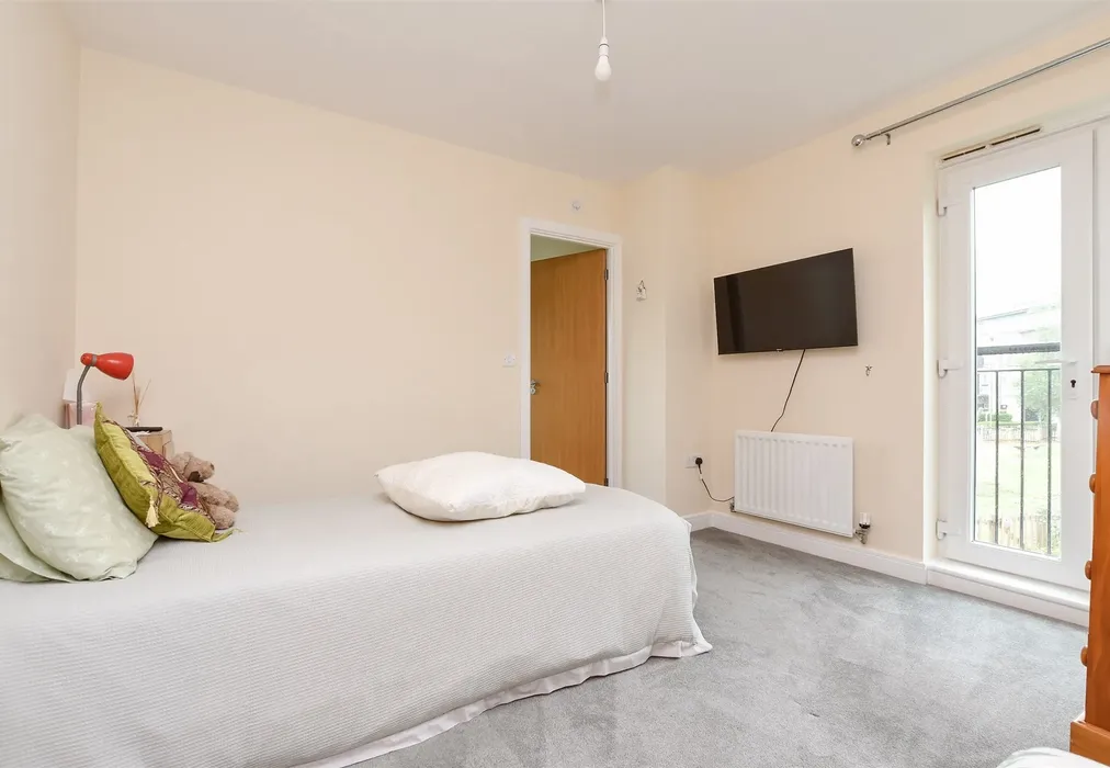 Bedroom 2 - The Moors, Redhill, Surrey - Wards of Kent