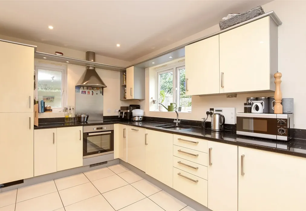 Kitchen - The Moors, Redhill, Surrey - Wards of Kent
