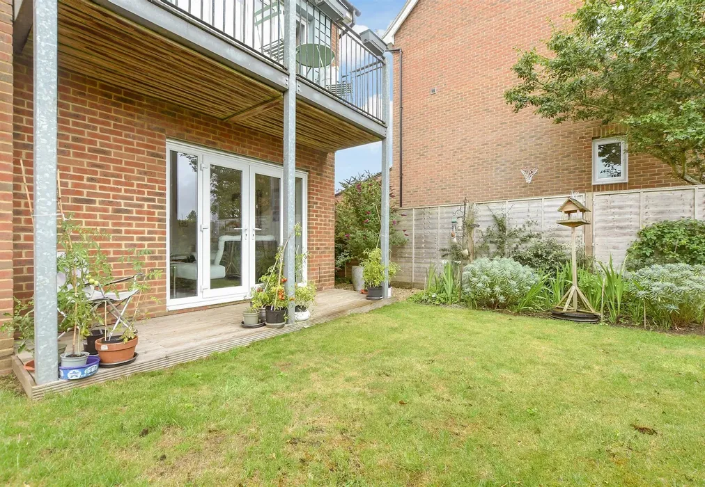 Front Garden - The Moors, Redhill, Surrey - Wards of Kent