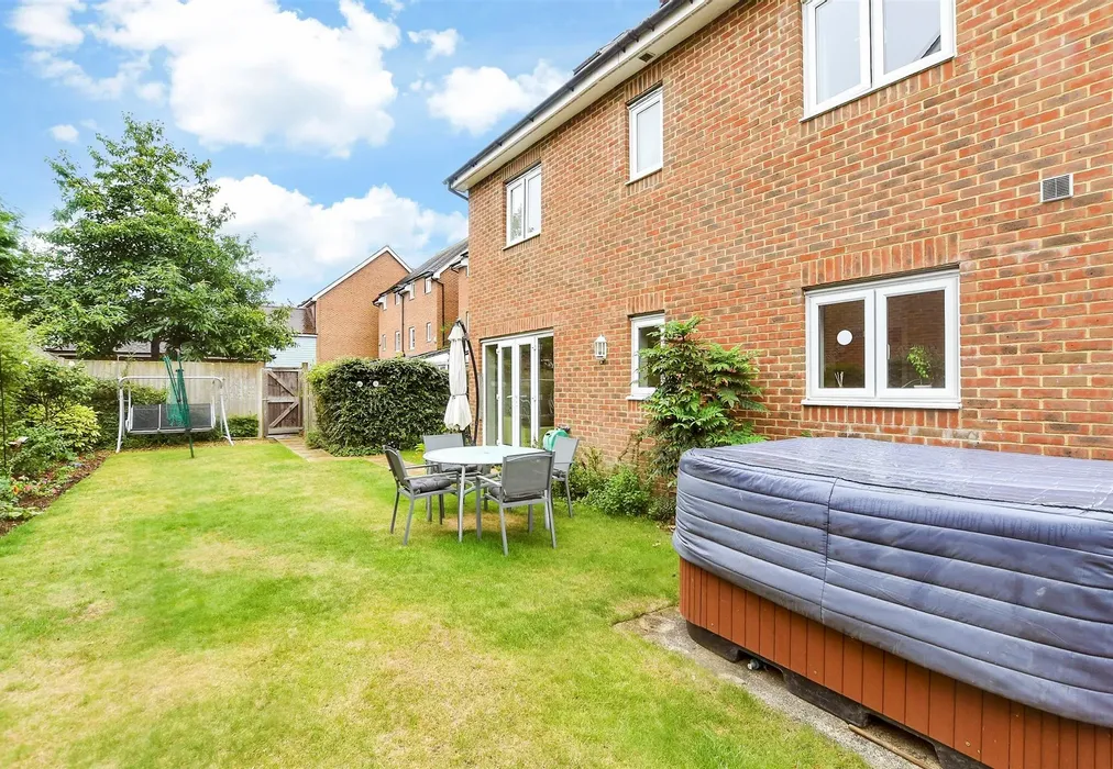 Rear Garden - The Moors, Redhill, Surrey - Wards of Kent