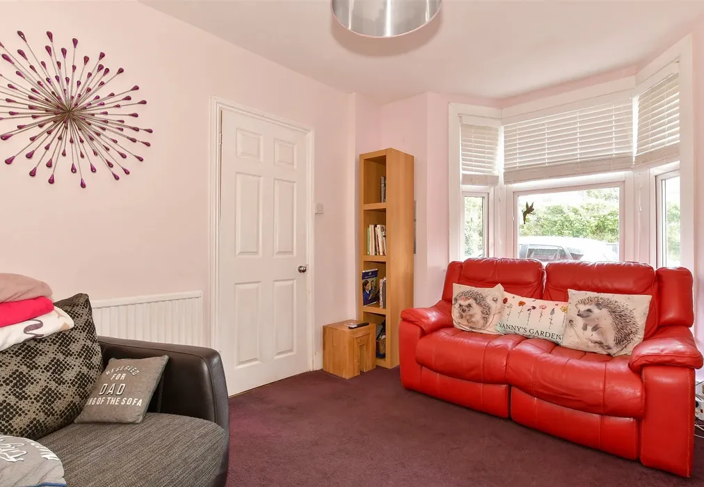 Lounge - Wellwinch Road, Sittingbourne, Kent - Wards of Kent