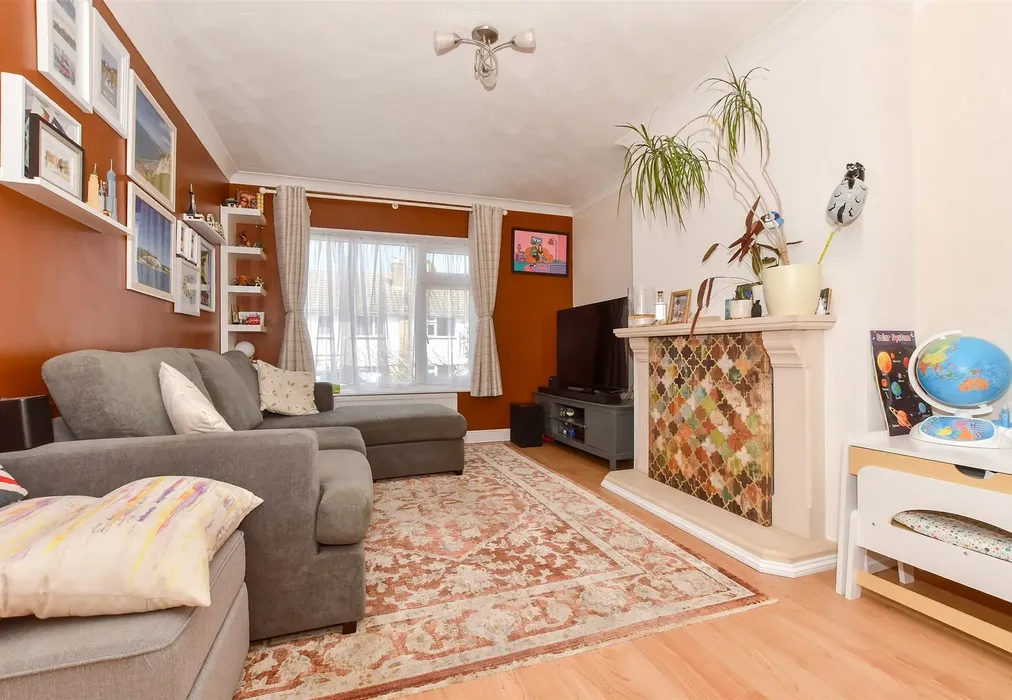 Lounge - Hawthorne Close, River, Dover, Kent - Wards of Kent