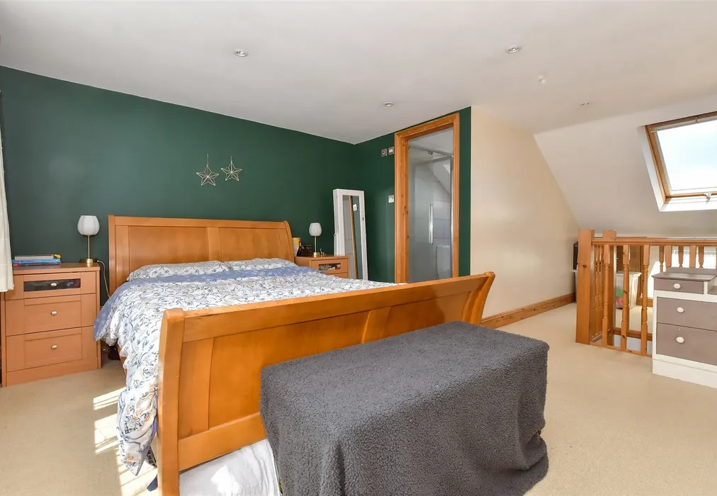 Loft Room - Hawthorne Close, River, Dover, Kent - Wards of Kent