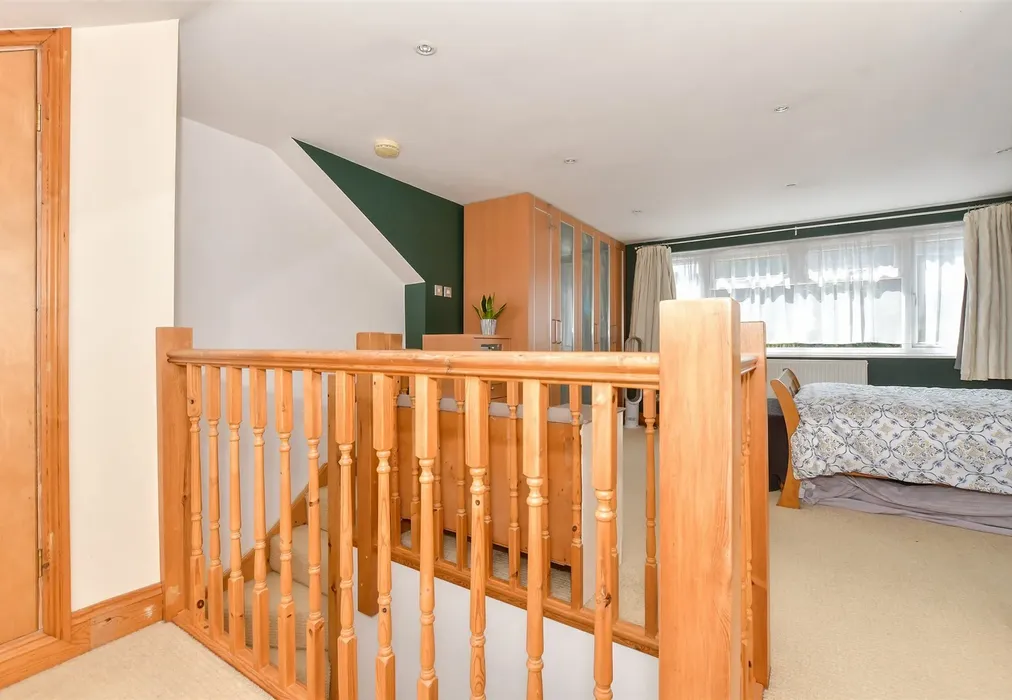 Loft Room - Hawthorne Close, River, Dover, Kent - Wards of Kent