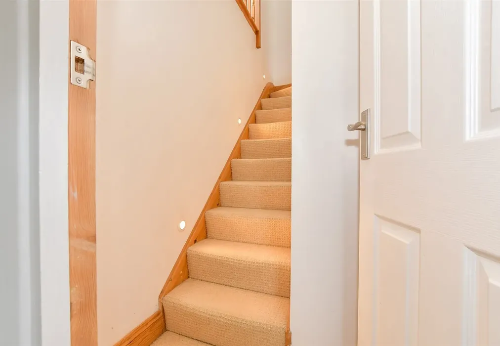 Loft Room - Hawthorne Close, River, Dover, Kent - Wards of Kent