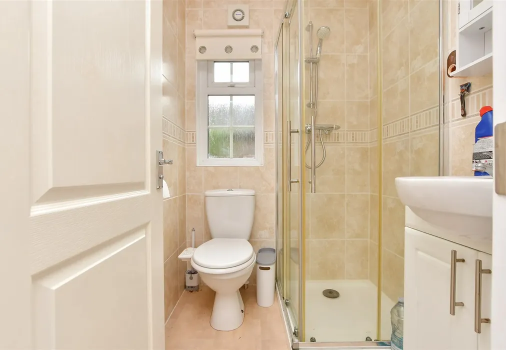 En-Suite - Faversham Road, Seasalter, Whitstable, Kent - Wards of Kent