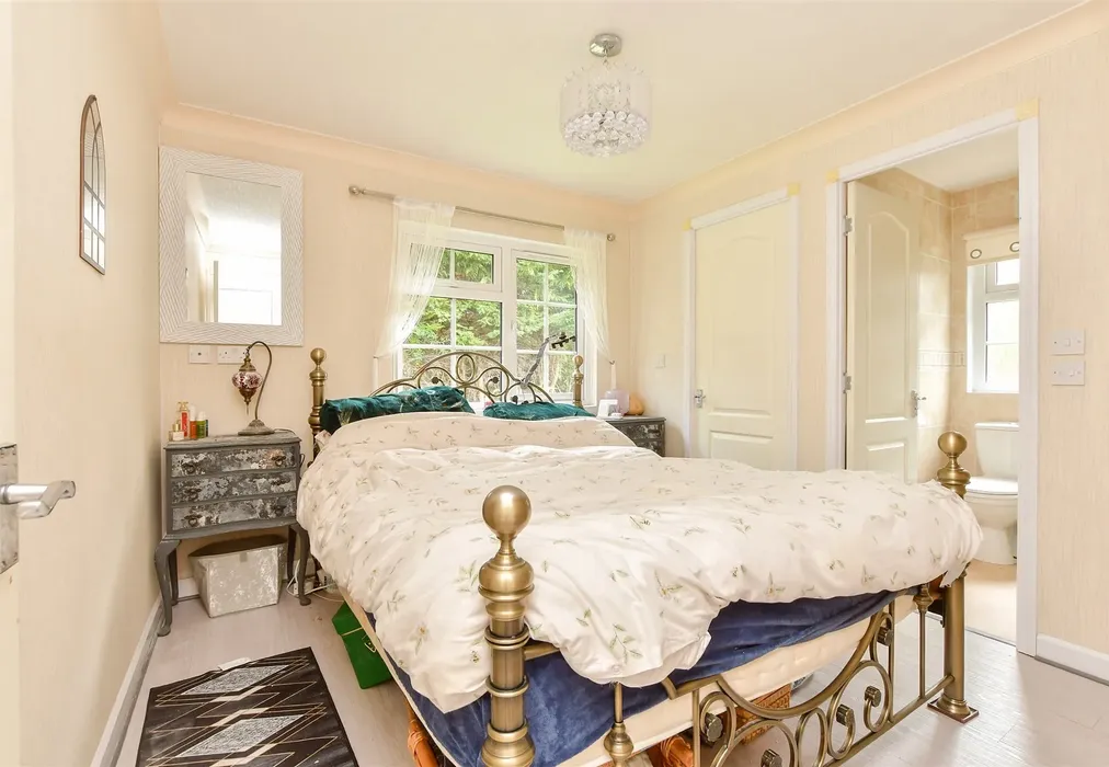 Bedroom 1 - Faversham Road, Seasalter, Whitstable, Kent - Wards of Kent