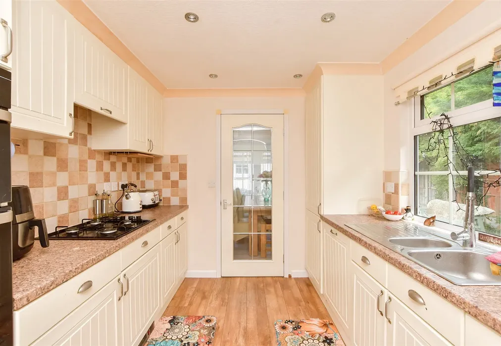Kitchen - Faversham Road, Seasalter, Whitstable, Kent - Wards of Kent