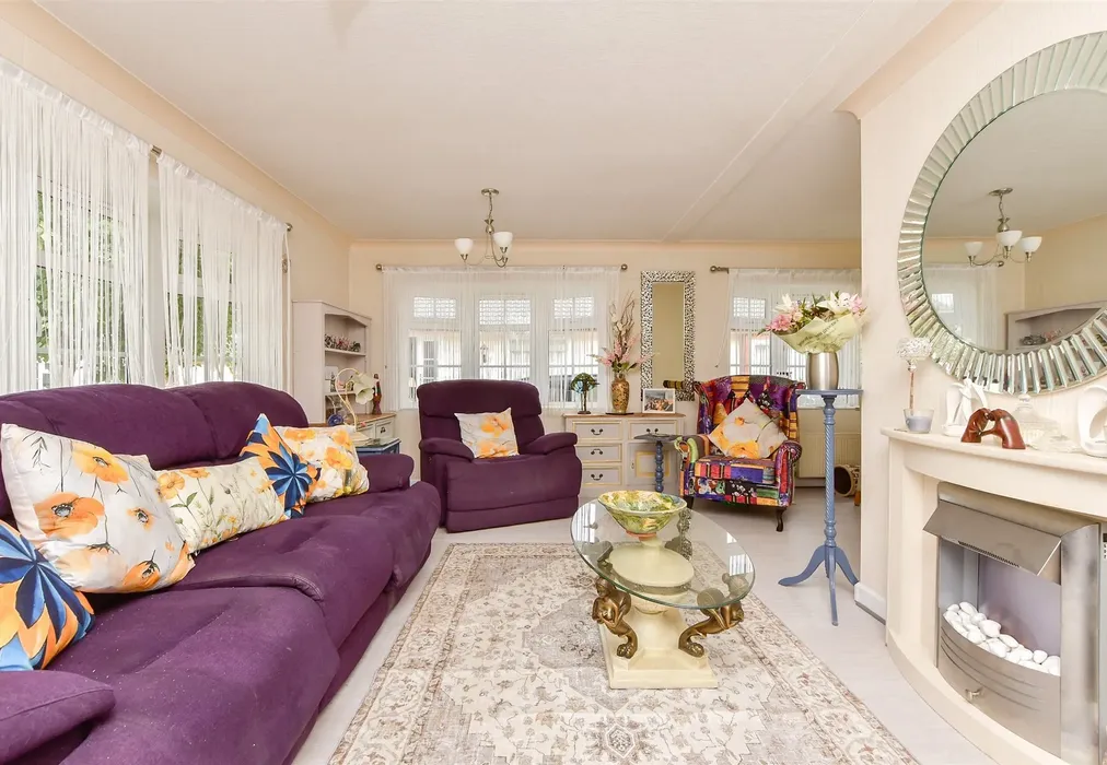 Lounge - Faversham Road, Seasalter, Whitstable, Kent - Wards of Kent