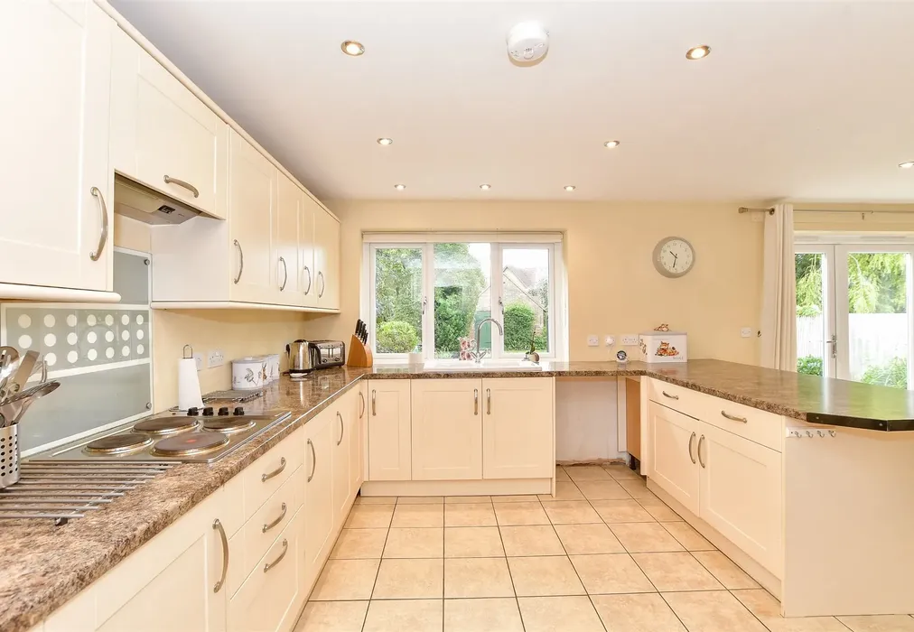 Kitchen - Gibbet Lane, Horsmonden, Tonbridge, Kent - Wards of Kent