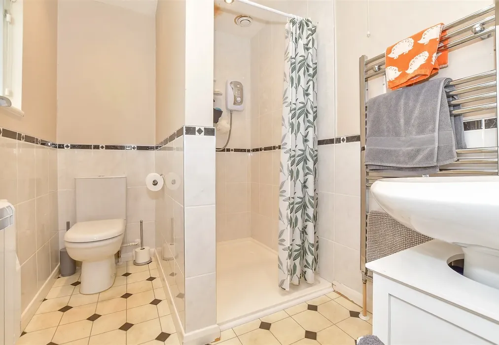 Shower Room - Gibbet Lane, Horsmonden, Tonbridge, Kent - Wards of Kent