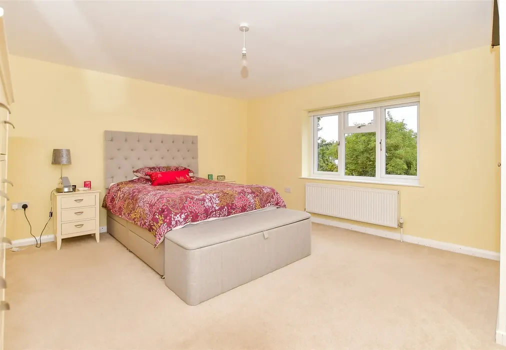 Bedroom 1 - Gibbet Lane, Horsmonden, Tonbridge, Kent - Wards of Kent