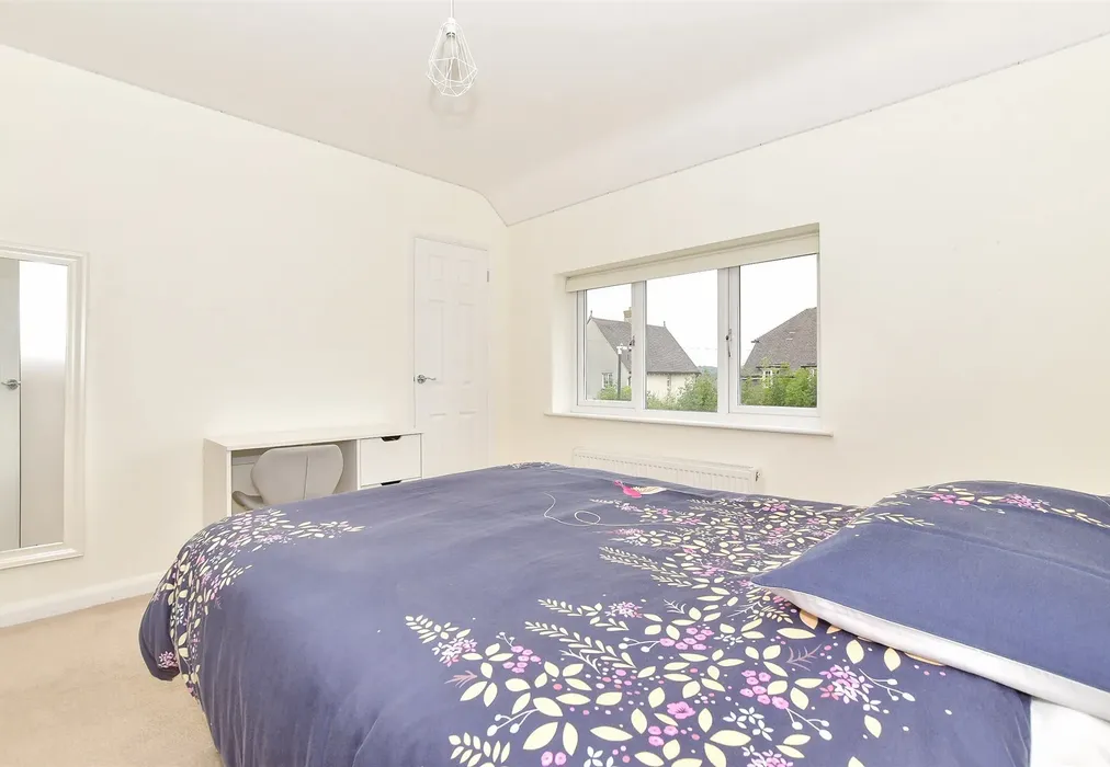 Bedroom 2 - Gibbet Lane, Horsmonden, Tonbridge, Kent - Wards of Kent