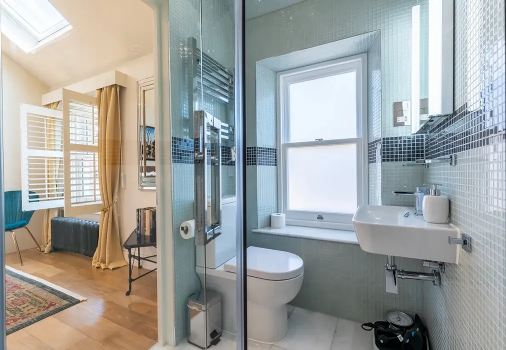 En-Suite - Chandos Road Broadstairs CT10 - Wards of Kent