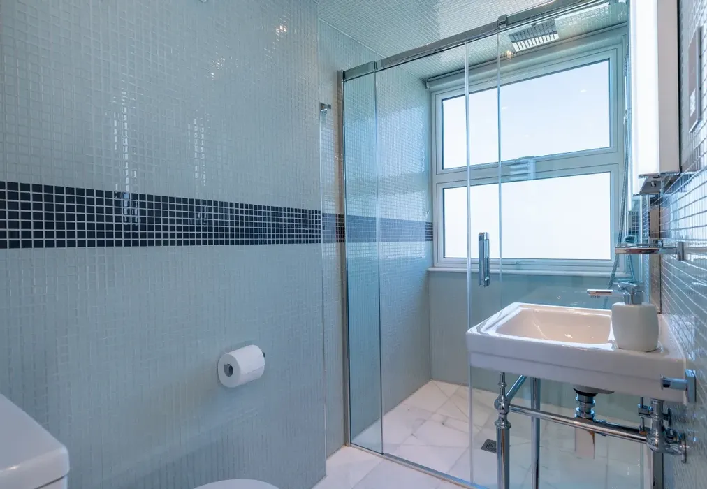 En-Suite - Chandos Road Broadstairs CT10 - Wards of Kent