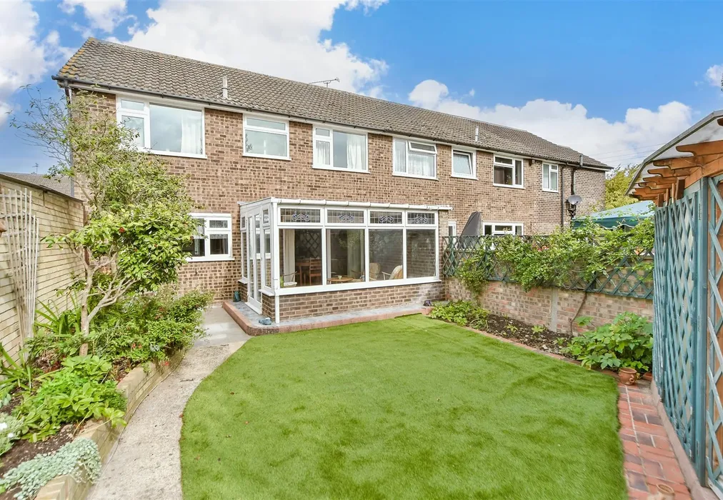 Rear Garden - Burntwick Drive, Lower Halstow, Sittingbourne, Kent - Wards of Kent