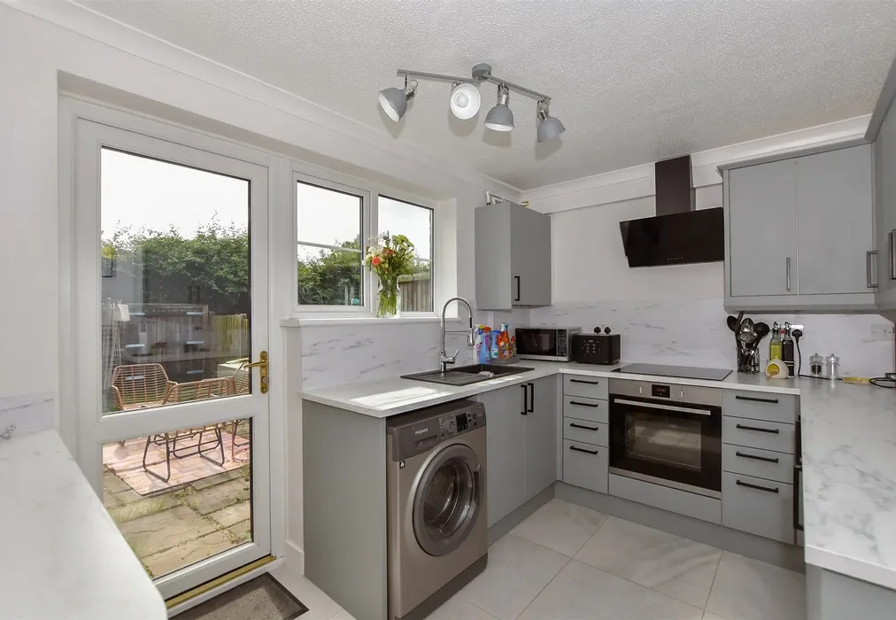 Kitchen - Mayfair Avenue, Loose, Maidstone, Kent - Wards of Kent